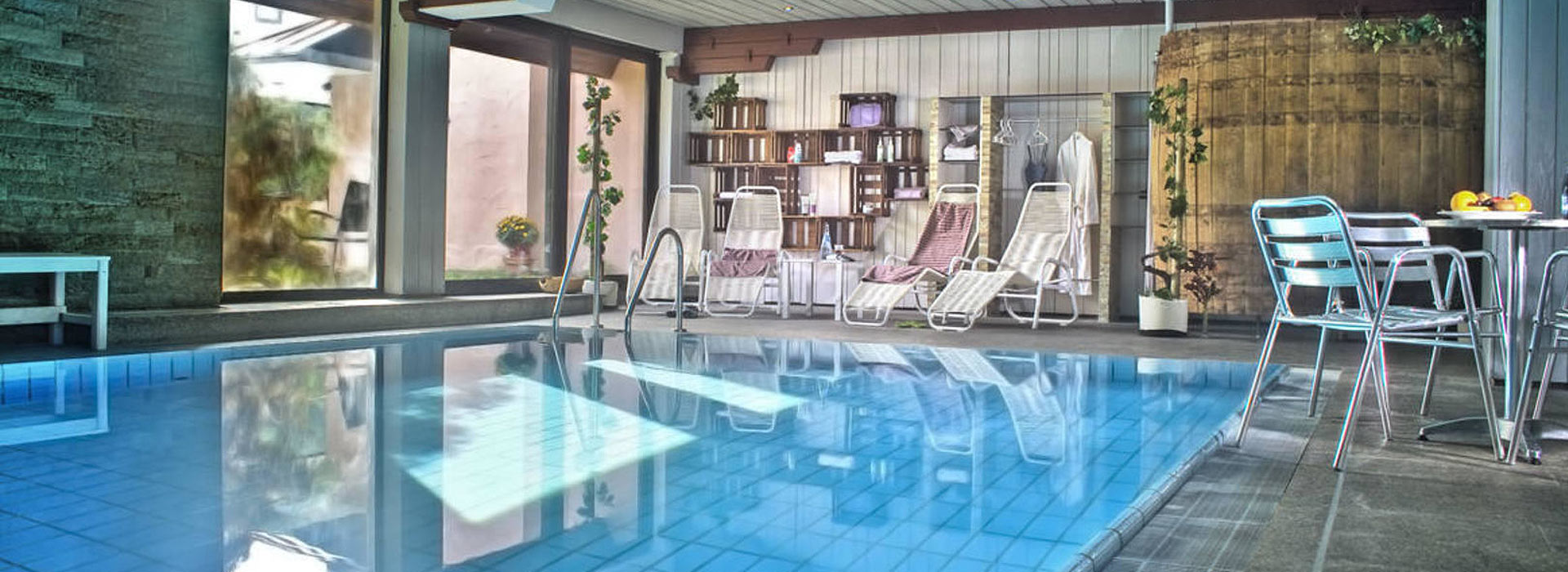 Erholsames Schwimmvergnügen, Wellness und Entspannung - Flair Hotel Lochner