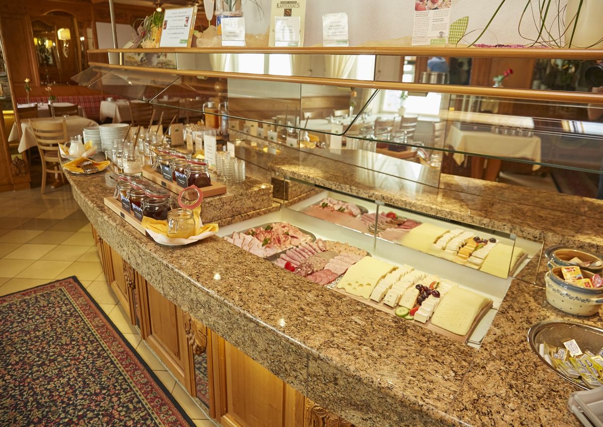 Frühstücksbüffet im Flair Hotel Weinstube Lochner