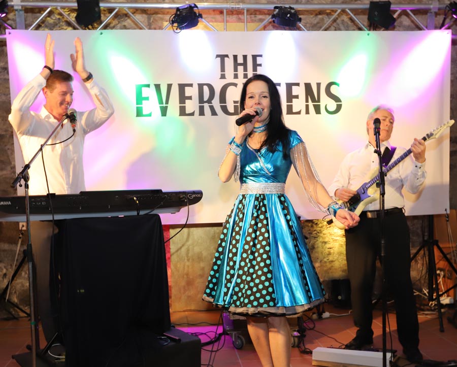 Tanz und Unterhaltung mit viel guter Laune! Feiern und Spaß haben mit THE-EVERGREENS