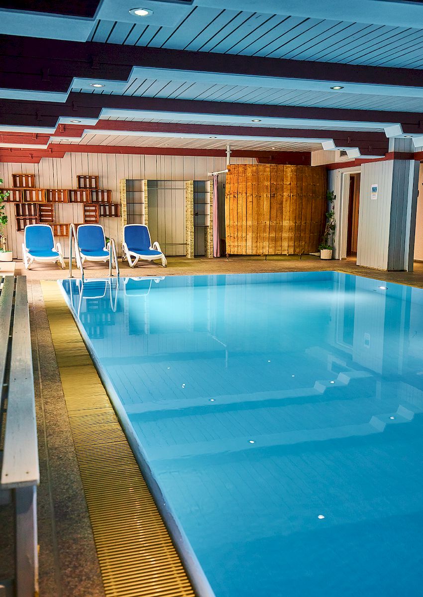 Schwimmbad im Flair Hotel Weinstube Lochner
