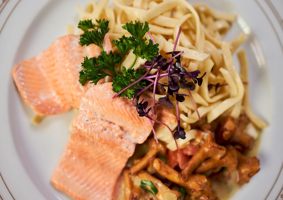 Flair Hotel Weinstube Lochner - excellente  Hauptgerichte - Fischwochen vom Feinsten